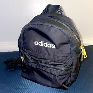 Linear adidas mini backpack / fits more than you think🤍🏃🏻‍♀️ unisex